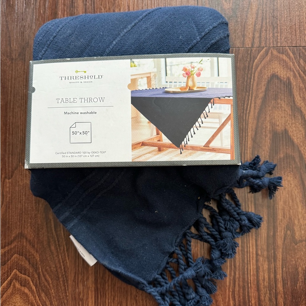 NWOT Threshold table throw 50x50